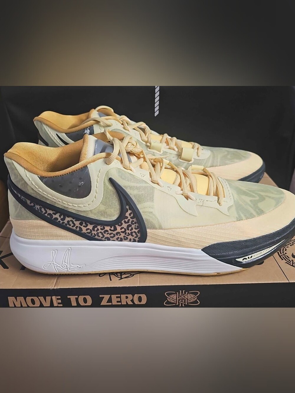 Kyrie 8 NIKE Zoom Citron - Nens Size 18 Brand New In The Box, Deadstock